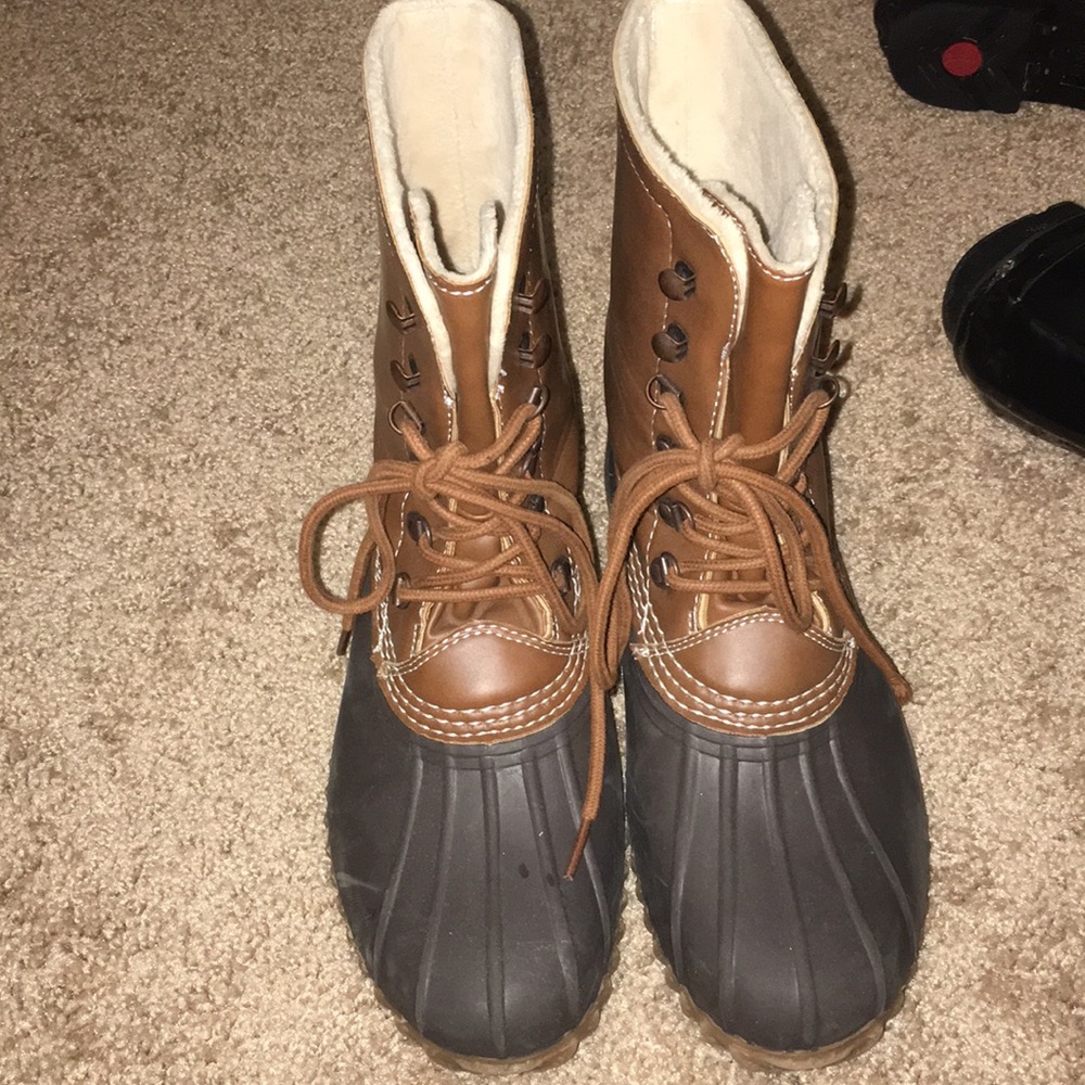 Great Duck Boots!! Size 8.5 work ONCE !
